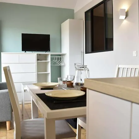 2 Pieces Renove, Climatise, Avec Balcon Et Parking Prive - 4 Couchages, - Fr-1-229-783